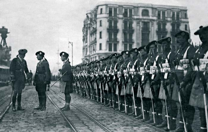 Occupation_of_Istanbul_-_British_troops_in_Galata.png